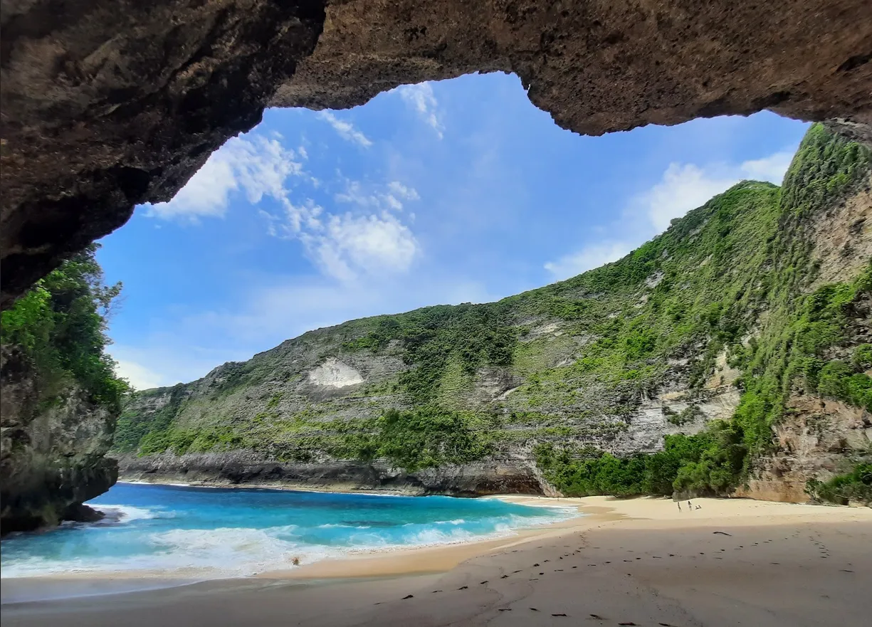 Pristine Ivory Sands