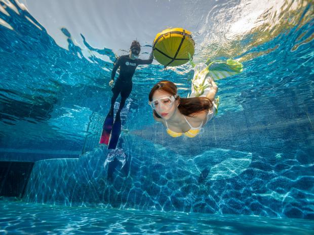 PADI Mermaid Diver submerge underwater